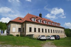 pohled zepředu zprava