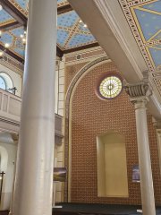 interiér synagogy