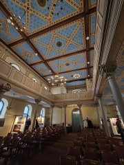 interiér synagogy