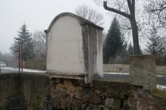 pohled zezadu zleva