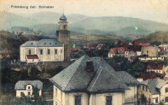 dobová pohlednice města s kostelem