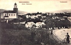 dobová pohlednice s kostelem