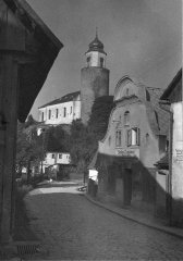 pohled ke kostelu