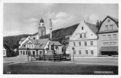 dobová pohlednice města s kostelem