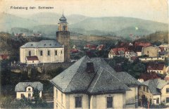 dobová pohlednice města s kostelem