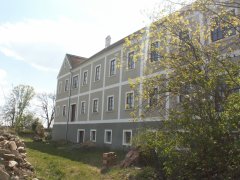 opravené křídlo kláštera