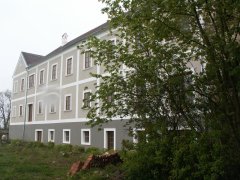 opravené křídlo kláštera