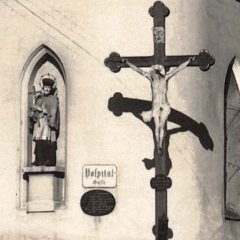 starší foto kaple - detail s misijním křížem