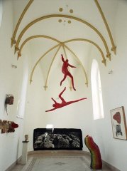 interiér kaple