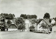 starší foto vsi s kaplí_VÝMĚNA ZA 13.