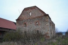 pohled zezadu zleva po odstranění střechy