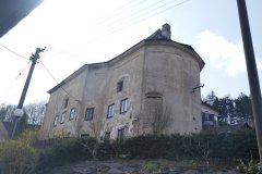 pohled zezadu zprava