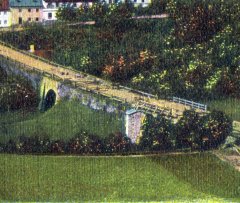 výřez detailu s kapličkou z předchozí pohlednice