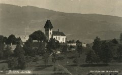 celkový pohled na kostel s farou a školou