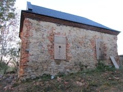 pohled zprava - pokládka nové střešní krytiny