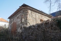 pohled zezadu zleva