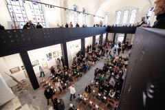 interiér synagogy
