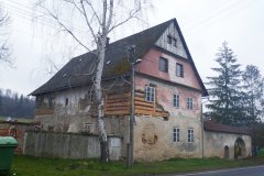 pohled zezadu zleva