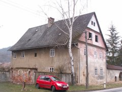 pohled zezadu zleva