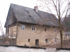 pohled zezadu zprava