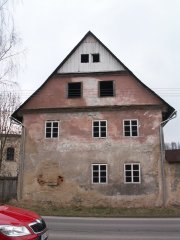 pohled zleva