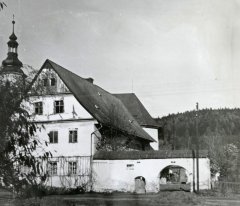 pohled zepředu zprava