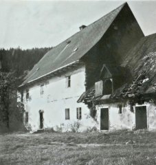 pohled zezadu zprava