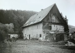 pohled zezadu zprava