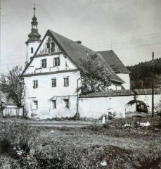 pohled zepředu zprava