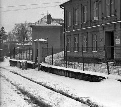 historické foto kaple (v pozadí za plotem)