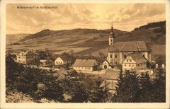 dobová pohlednice vsi s kostelem