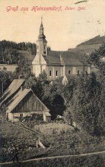 dobová pohlednice s kostelem