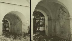 starší foto brány ke kostelu s plastikou, vpravo detail