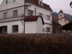 pohled zezadu zprava