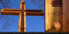 nové pietní místo u vojenského hřbitova, detail symbolického kříže