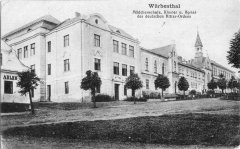 dobová pohlednice s kaplí (v pozadí)