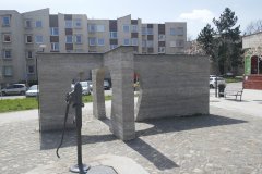 plastika na místě zbořené kaple