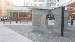plastika na místě zbořené kaple