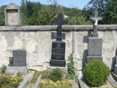 kaplička křížové cesty před opravou
