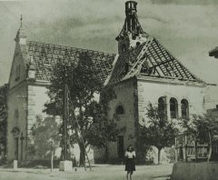 kostel poničený válečnými událostmi