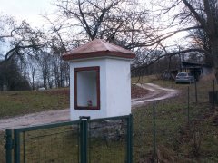 nová kaplička zepředu zprava