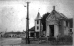historické foto kaple (vpravo)