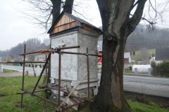 pohled zezadu zleva