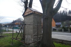 pohled zezadu zleva