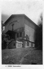 divadlo na dobové pohlednici