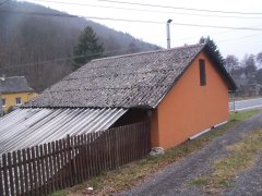 pohled zezadu zprava