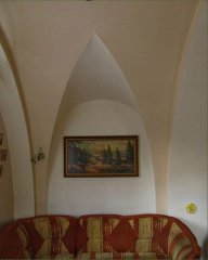 detail klenby nad jedním ze zazděných oken v severní stěně bývalé kaple