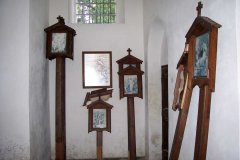 předchozí zastavení křížové cesty z roku 2001 nechal zhotovit bruntálský farář P. Antonín Krejčiřík, nyní je umístěné v depozitáři bruntálské farnosti