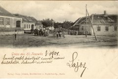 dobová pohlednice vsi se zvoničkou