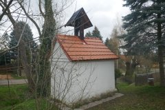 pohled zezadu zleva